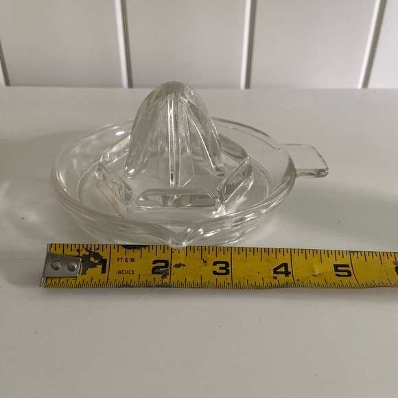 Vintage Glass Citrus Juicer Reamer Handle Spout Fresh Lemon squeezer kitchen - Picture 5 of 9
